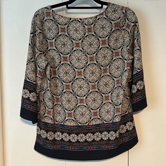 Casual top - Picture 2 of 2